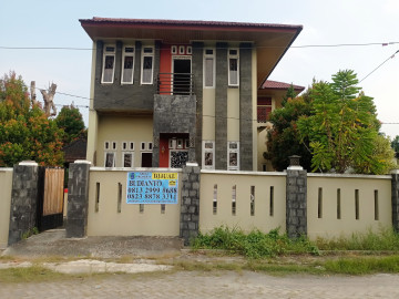 Dijual Rumah Bulatan Cantik 2lt, Lokasi JL.Bundo Kandung, Payung Sekaki, Pekanbaru