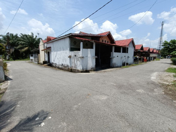 Dijual Rumah Huni Hook (Sudut) Murah, Lokasi JL.Soekarno Hatta (dekat Simpang Kaharuddin Nst), Pekanbaru