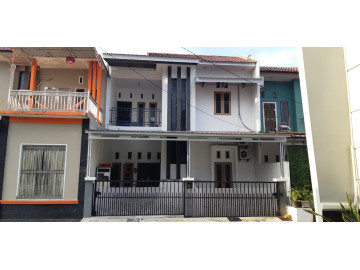 Dijual / Disewakan Rumah Cluster cantik 2lt  di Parit Indah / Merak Utama - Pekanbaru