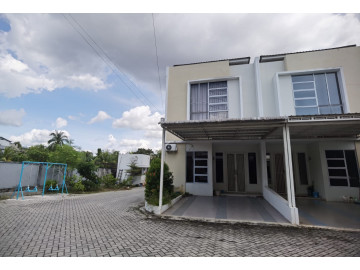 Dijual / Disewakan Rumah Cluster 2 Lantai Posisi Hook di Riau Ujung / Karya Makmur
