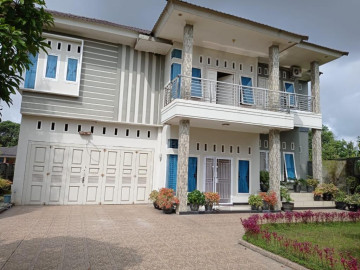 Dijual Rumah mewah 2lt, cantik dan siap huni di Jl. Parit Indah - Pekanbaru