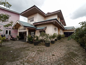 Dijual Rumah Bulatan 2lt + Tanah Luas, Lokasi JL.Soekarno Hatta / JL.Durian, Pekanbaru