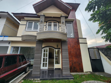 Dijual / Disewakan Rumah Cluster mewah 2lt lokasi Jl. Hr Soebrantas / Komplek Taman Firdaus - Panam