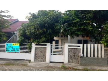 Dijual / Disewakan rumah semi furnish , siap huni di Jl Melati - Pekanbaru