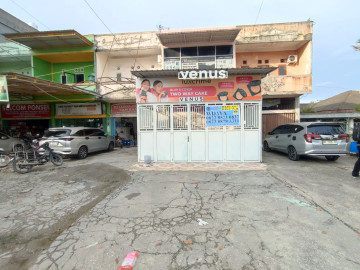 Dijual / DISEWAKAN Ruko 2.5 Lantai Siap Pakai Lokasi Tepi Jalan Besar Sigunggung / Dharma Bakti Pekanbaru